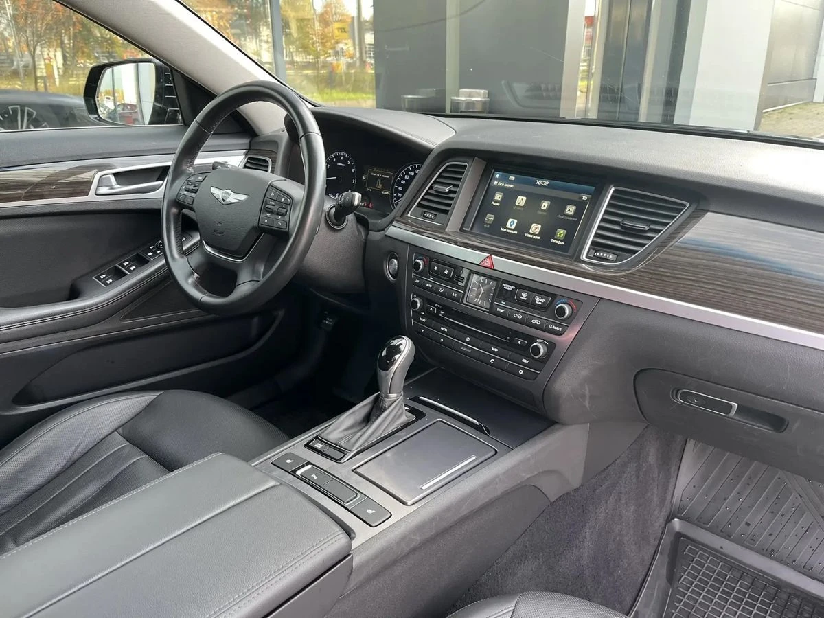 Hyundai Genesis