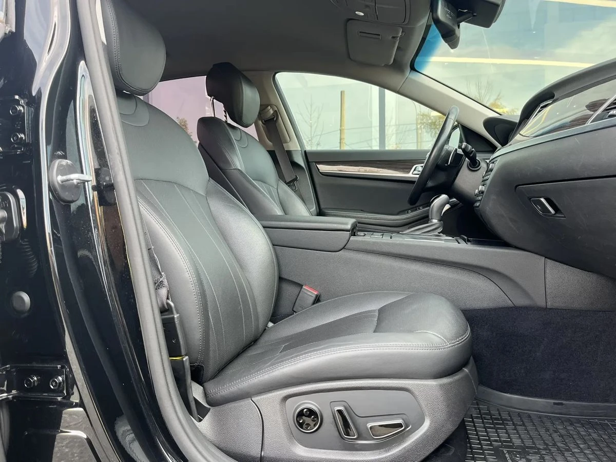 Hyundai Genesis