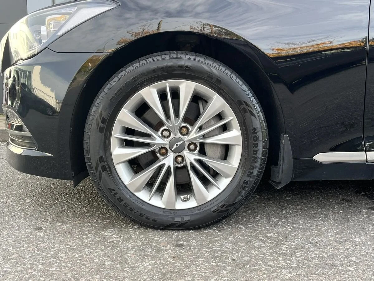 Hyundai Genesis