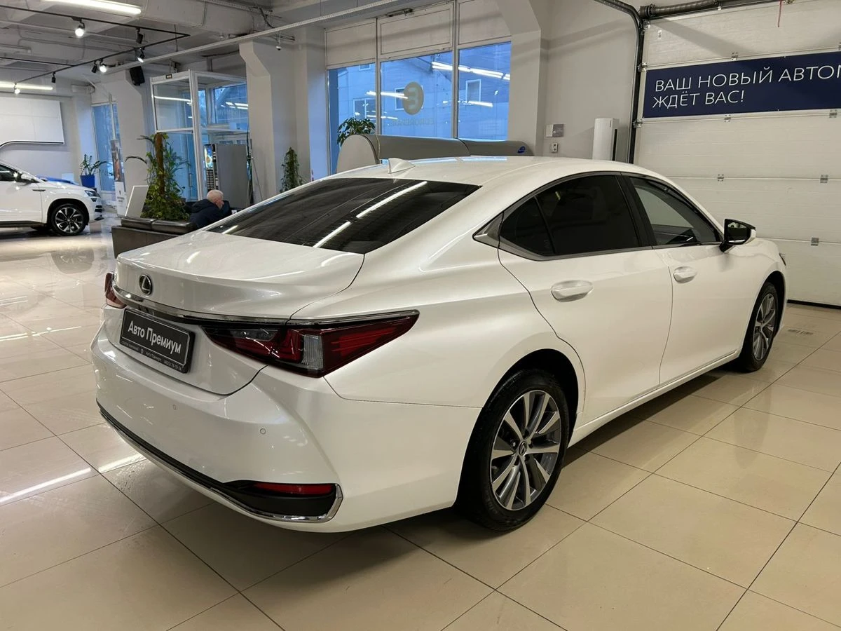Lexus ES