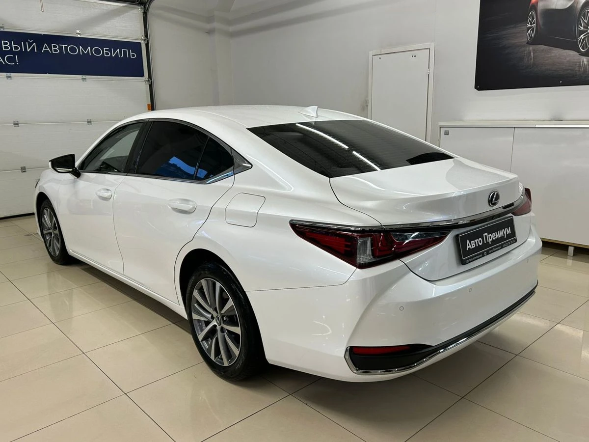 Lexus ES