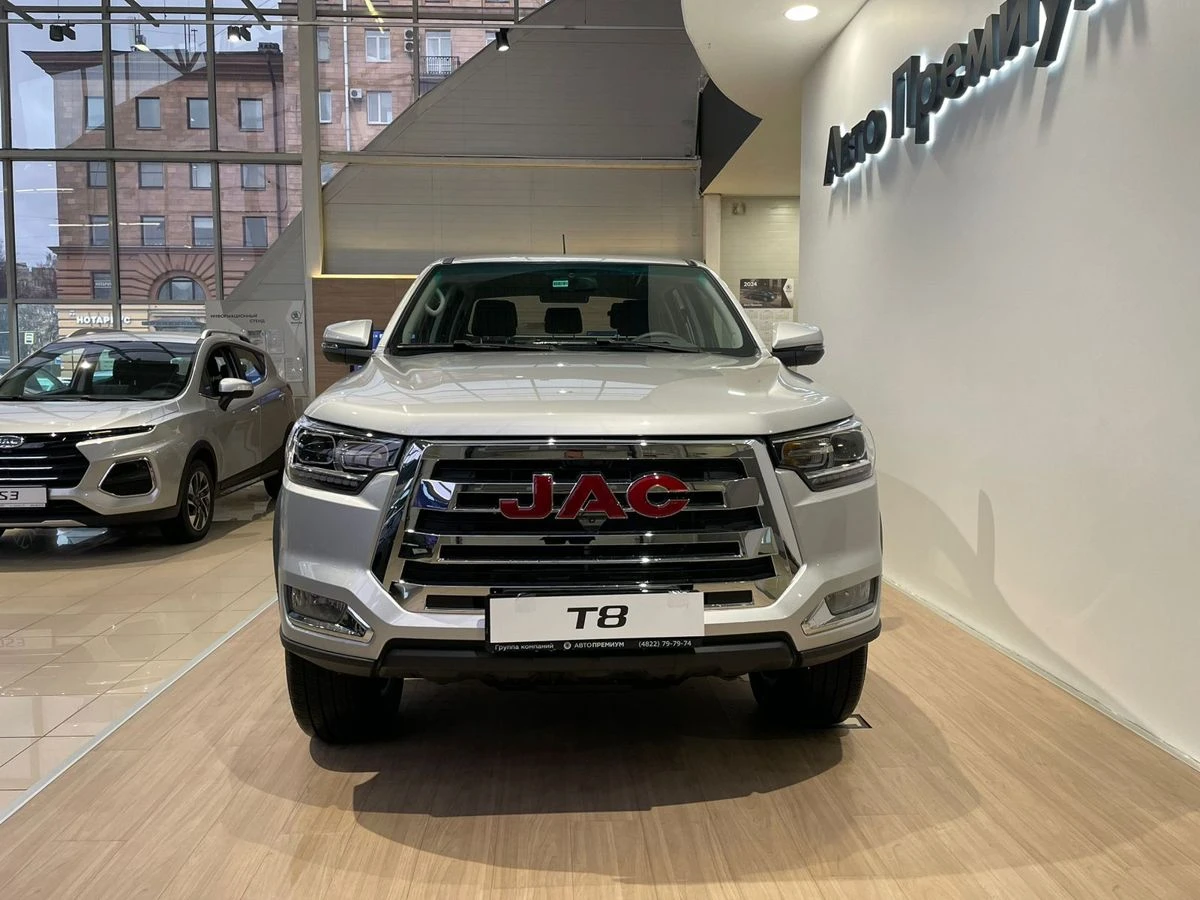 JAC T8