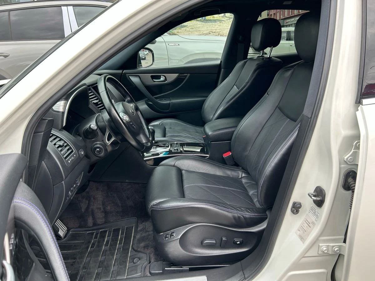 Infiniti QX70