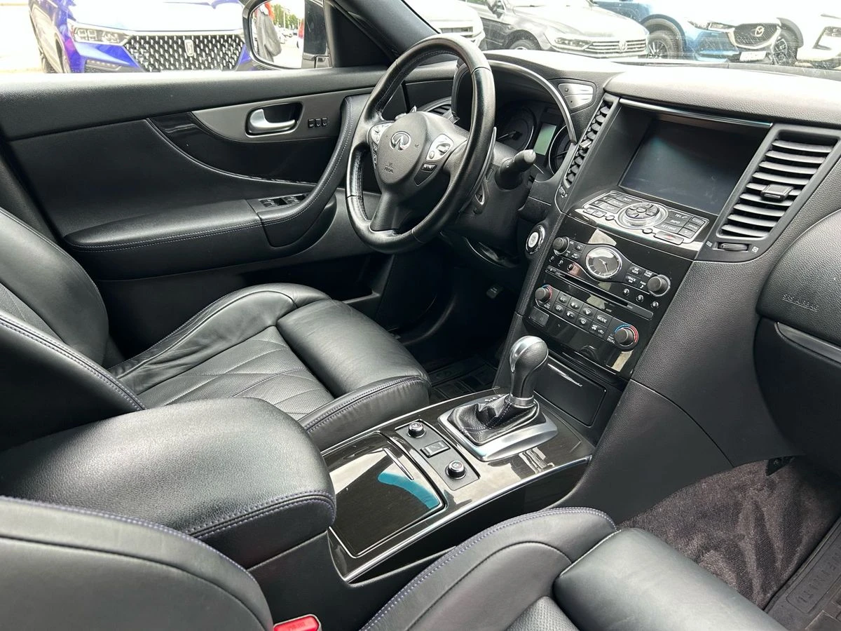 Infiniti QX70