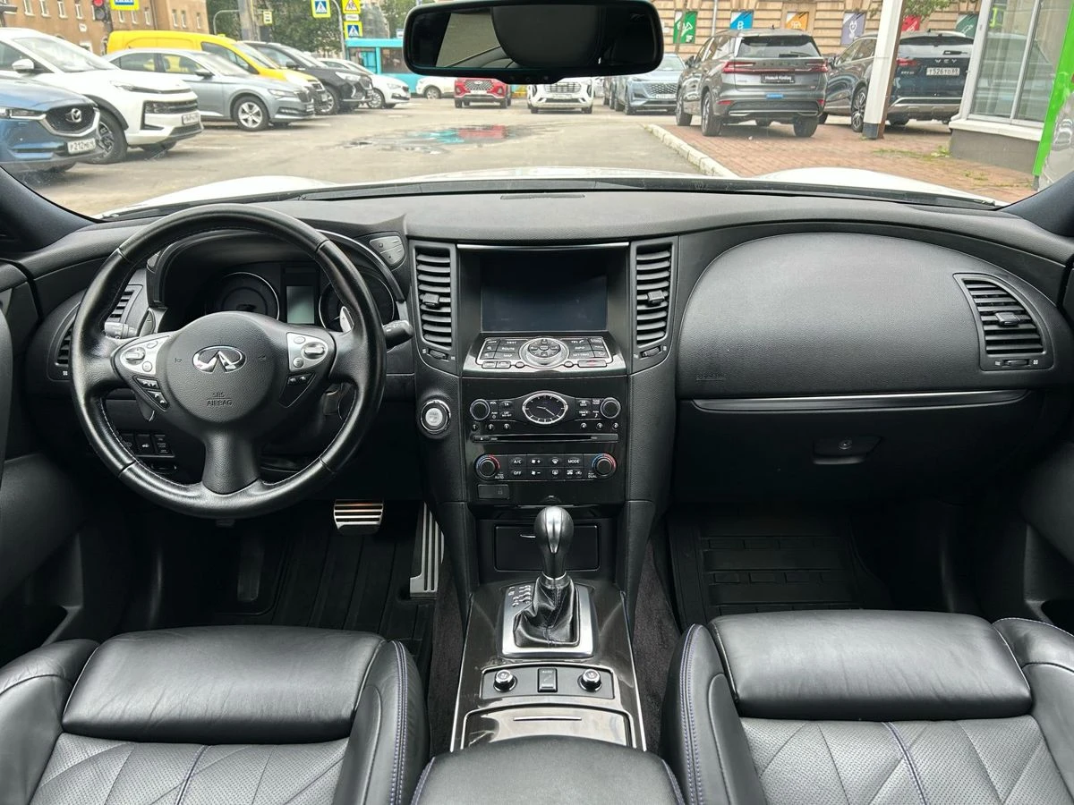 Infiniti QX70