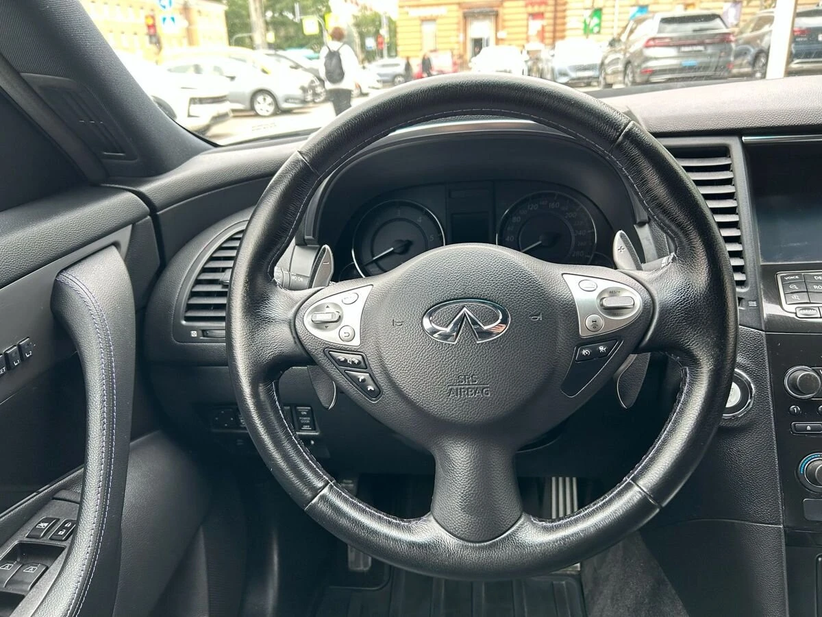 Infiniti QX70