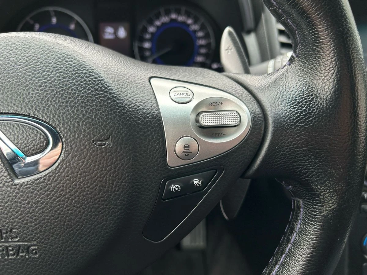 Infiniti QX70