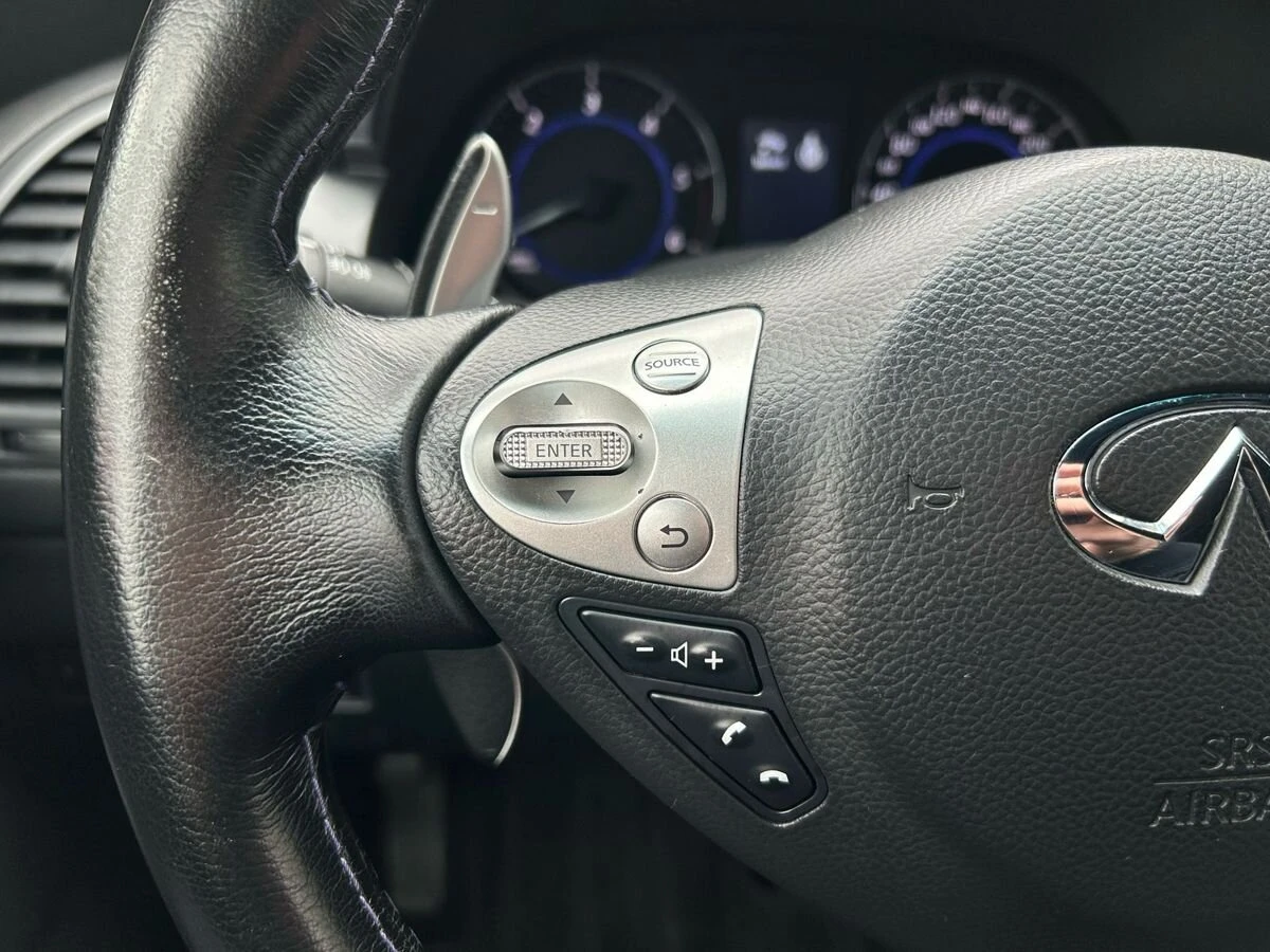 Infiniti QX70