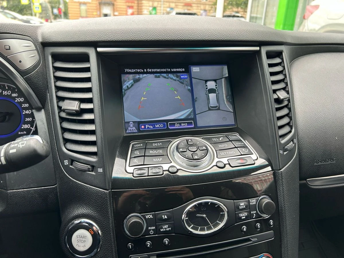Infiniti QX70