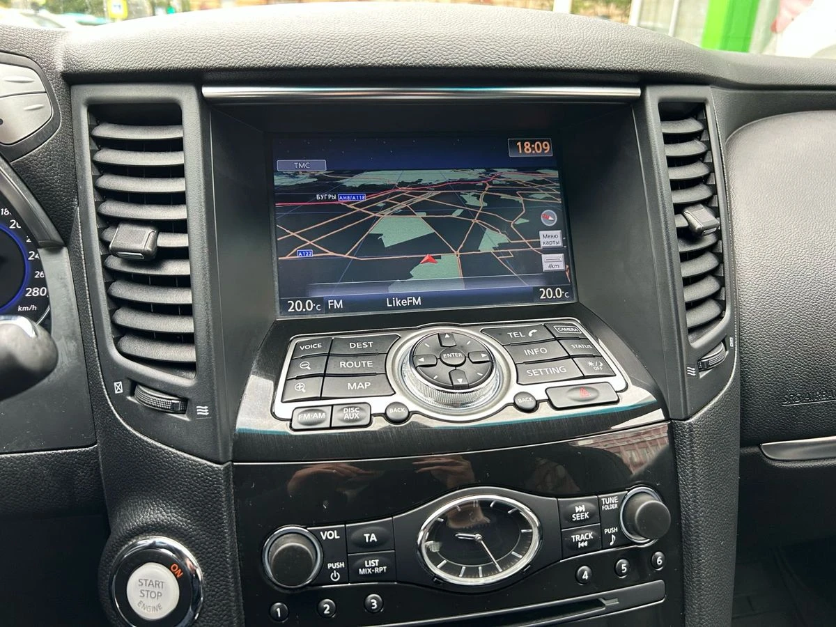 Infiniti QX70