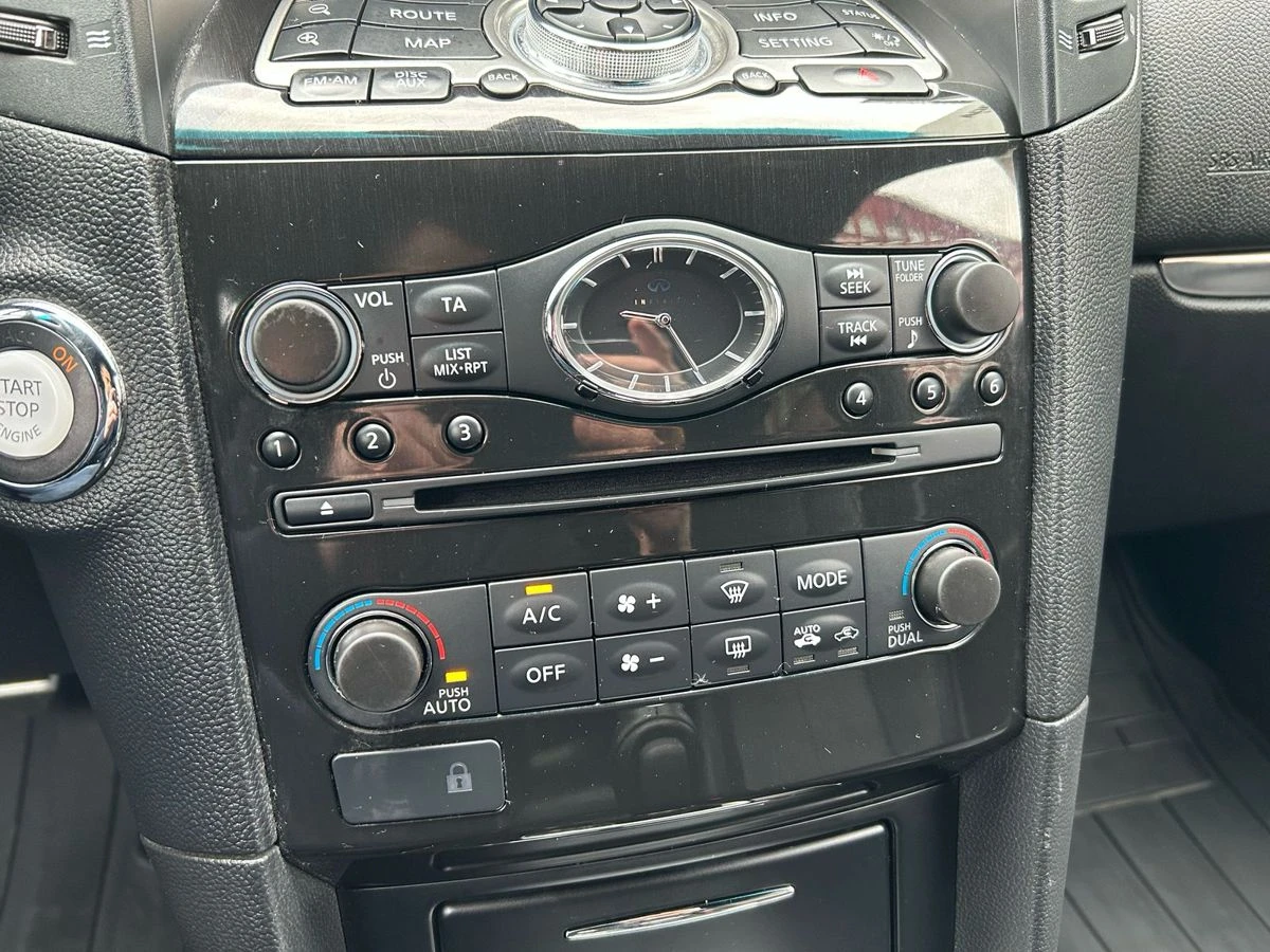 Infiniti QX70