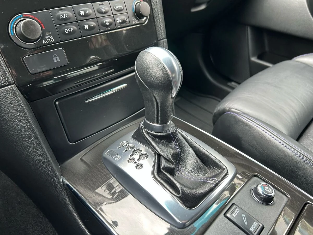 Infiniti QX70