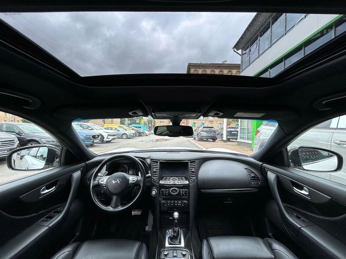 Infiniti QX70