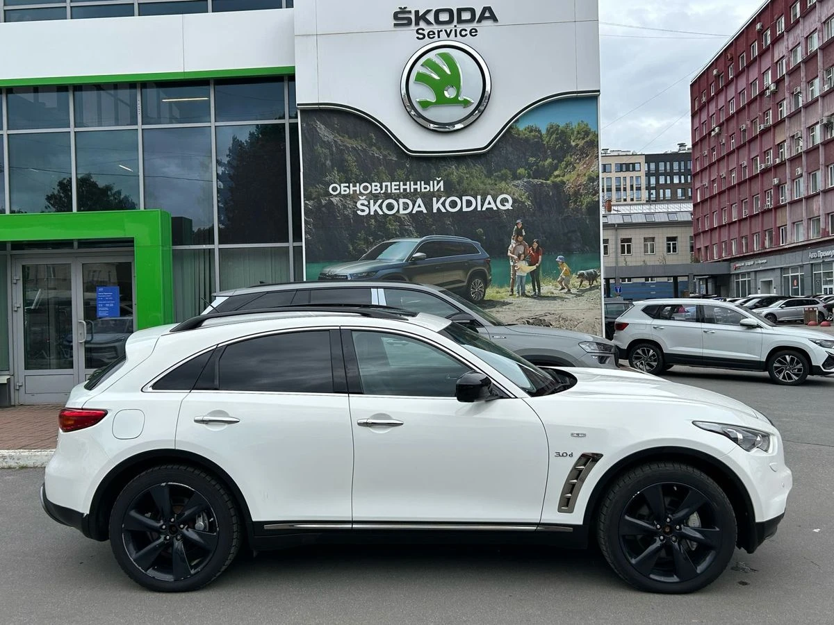 Infiniti QX70