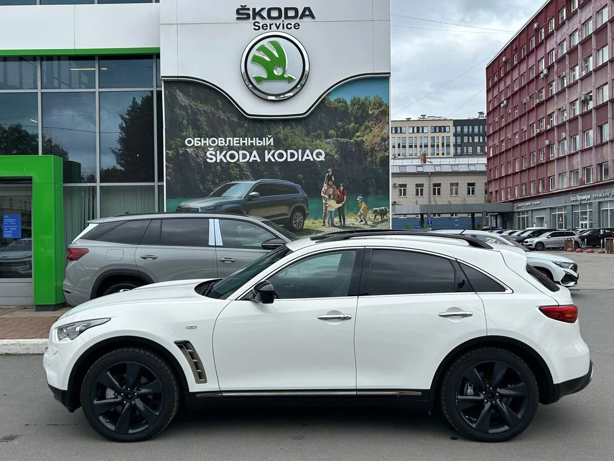Infiniti QX70