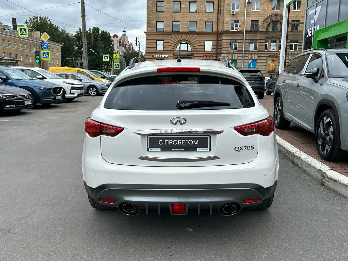 Infiniti QX70