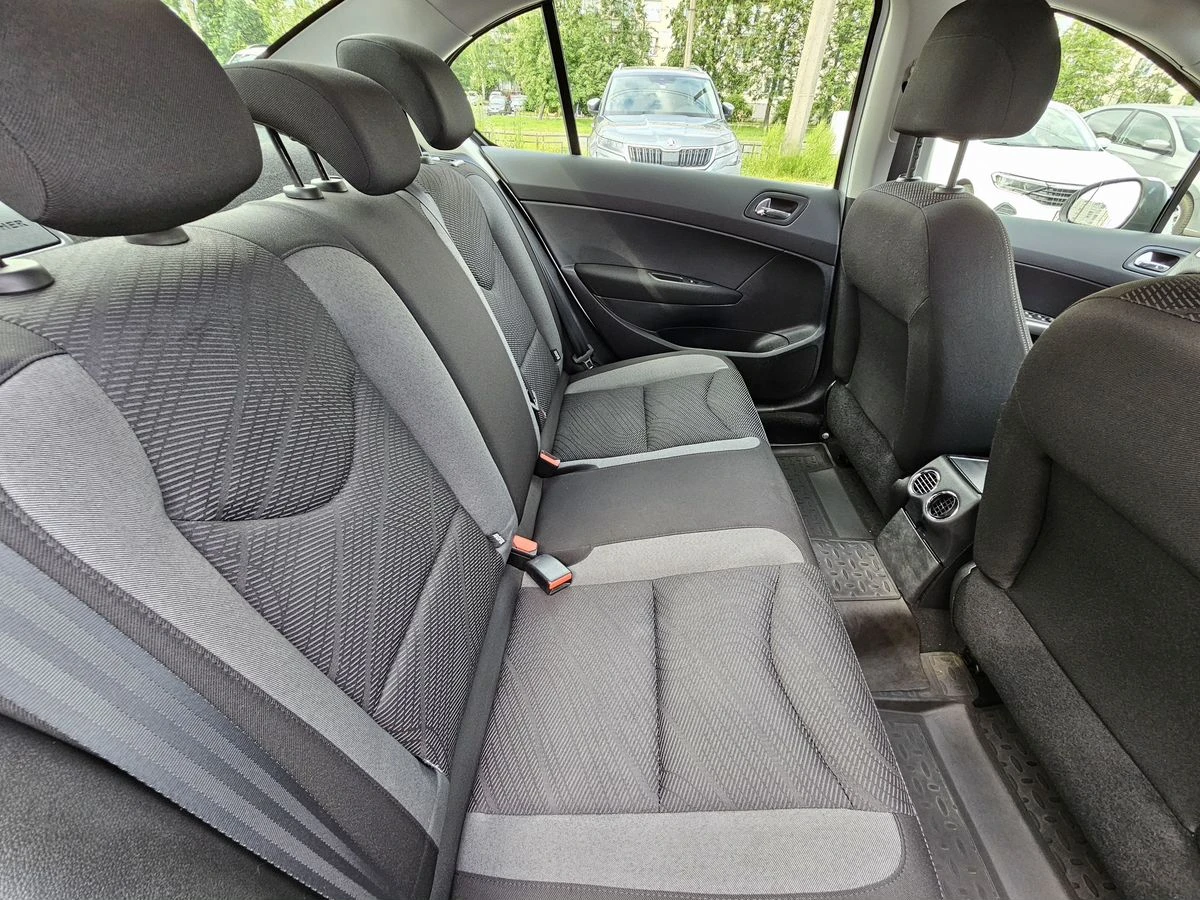 Peugeot 408