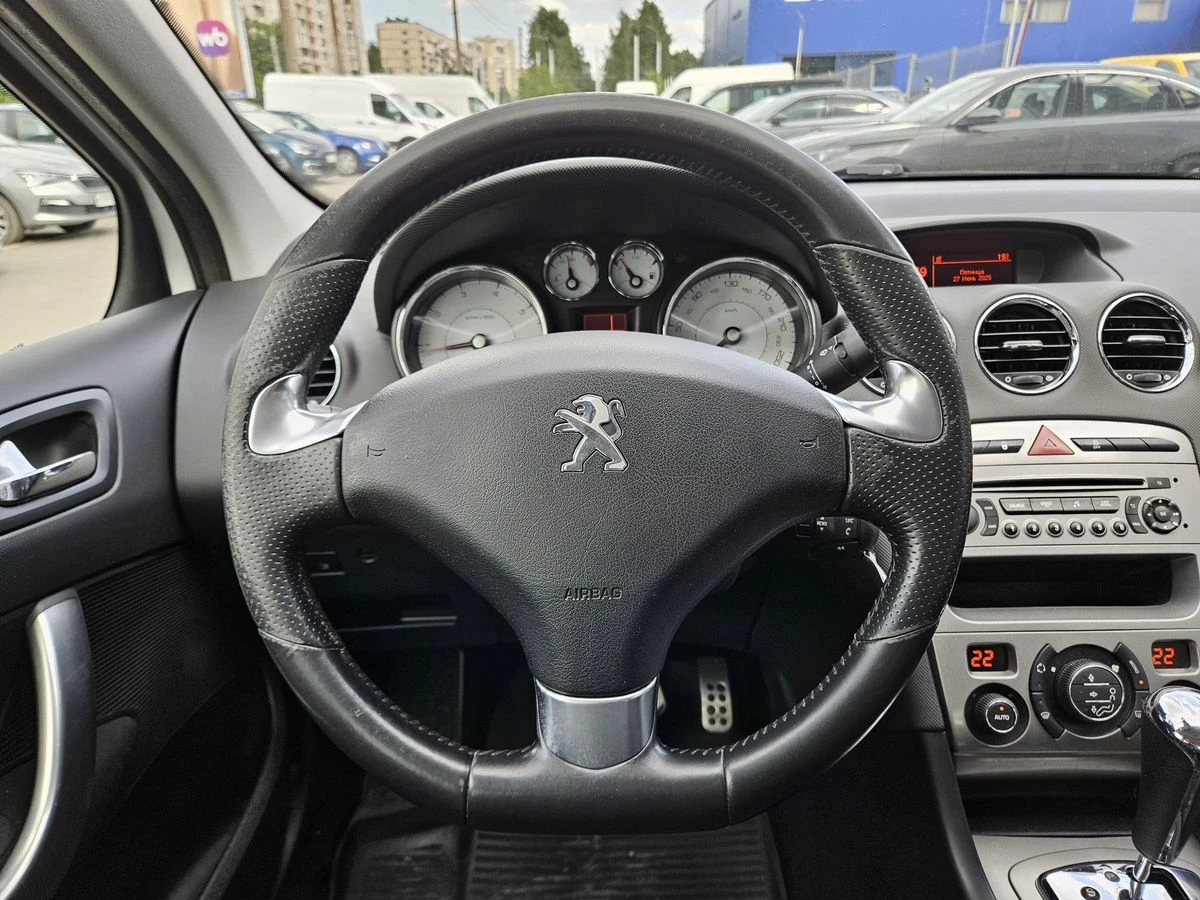 Peugeot 408