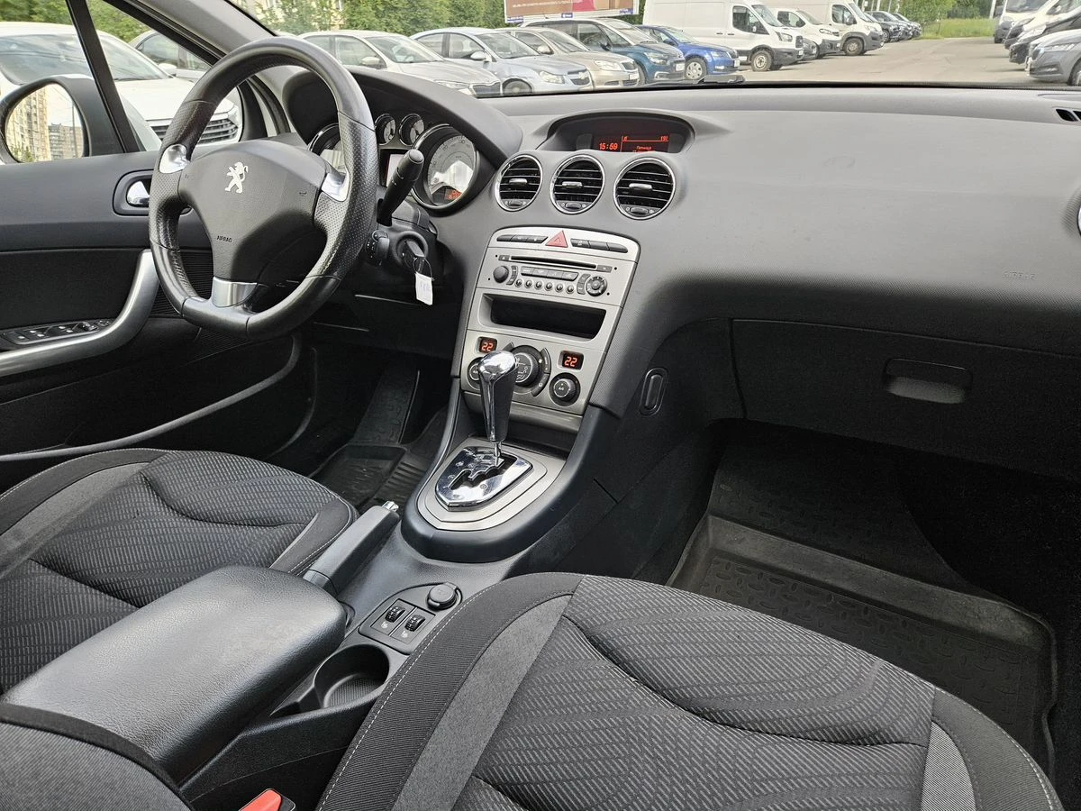 Peugeot 408