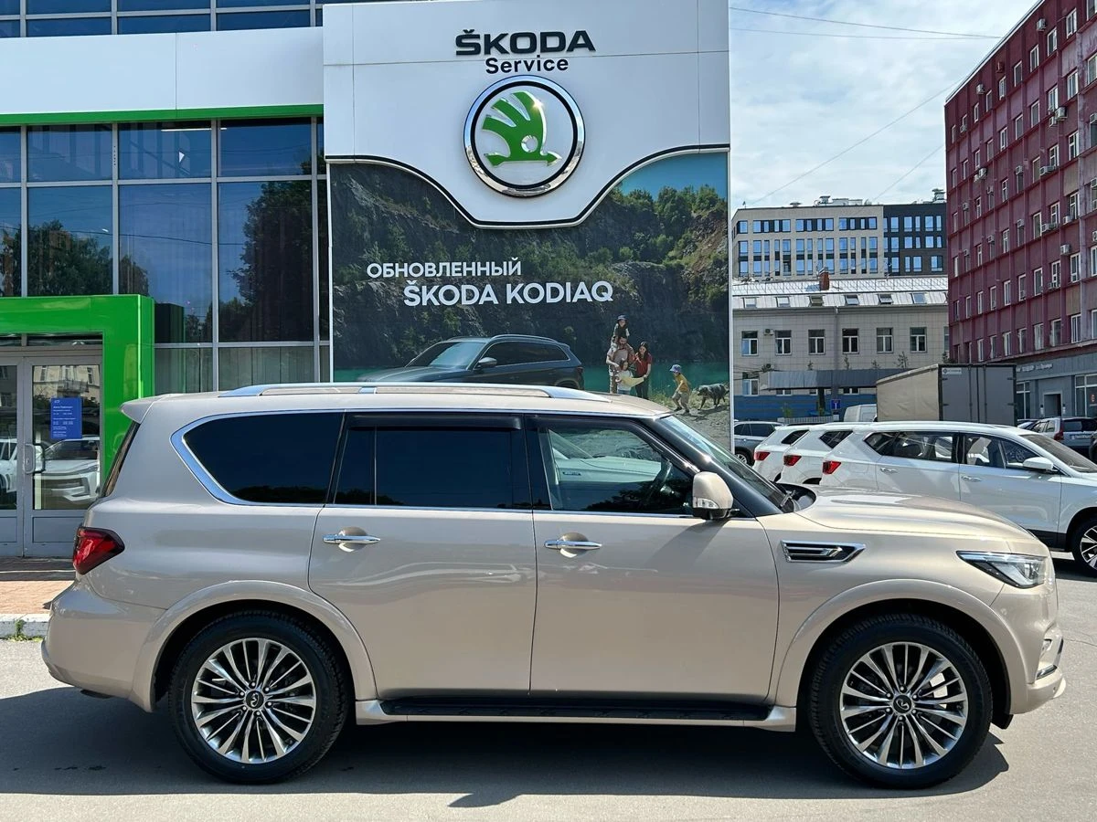 Infiniti QX80