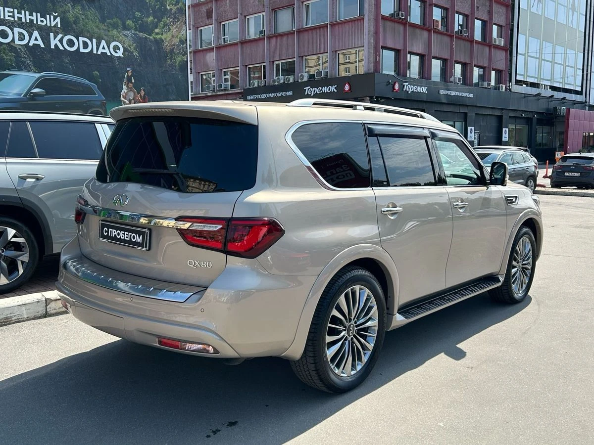 Infiniti QX80