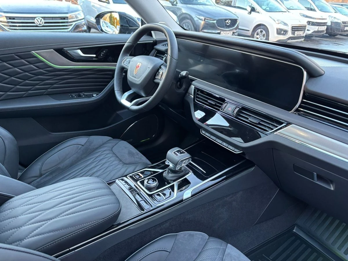 Hongqi HS5