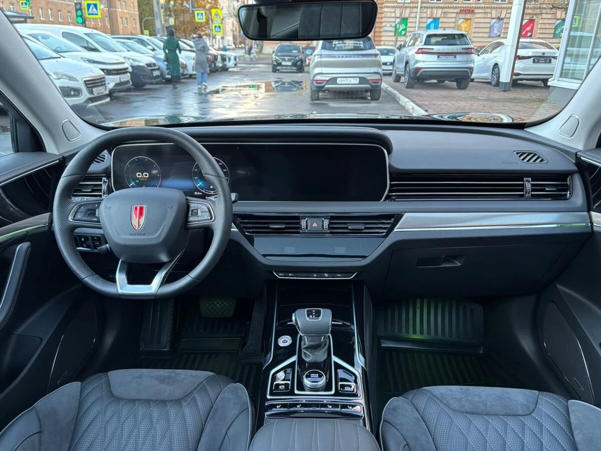 Hongqi HS5
