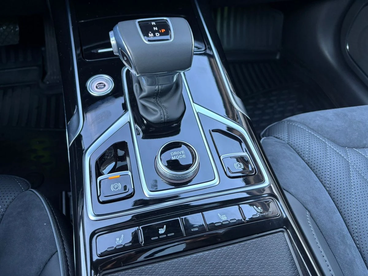 Hongqi HS5