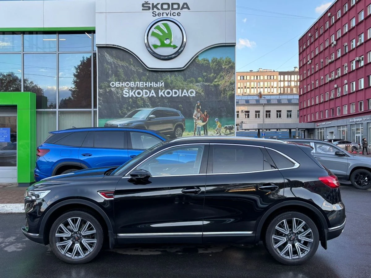 Hongqi HS5