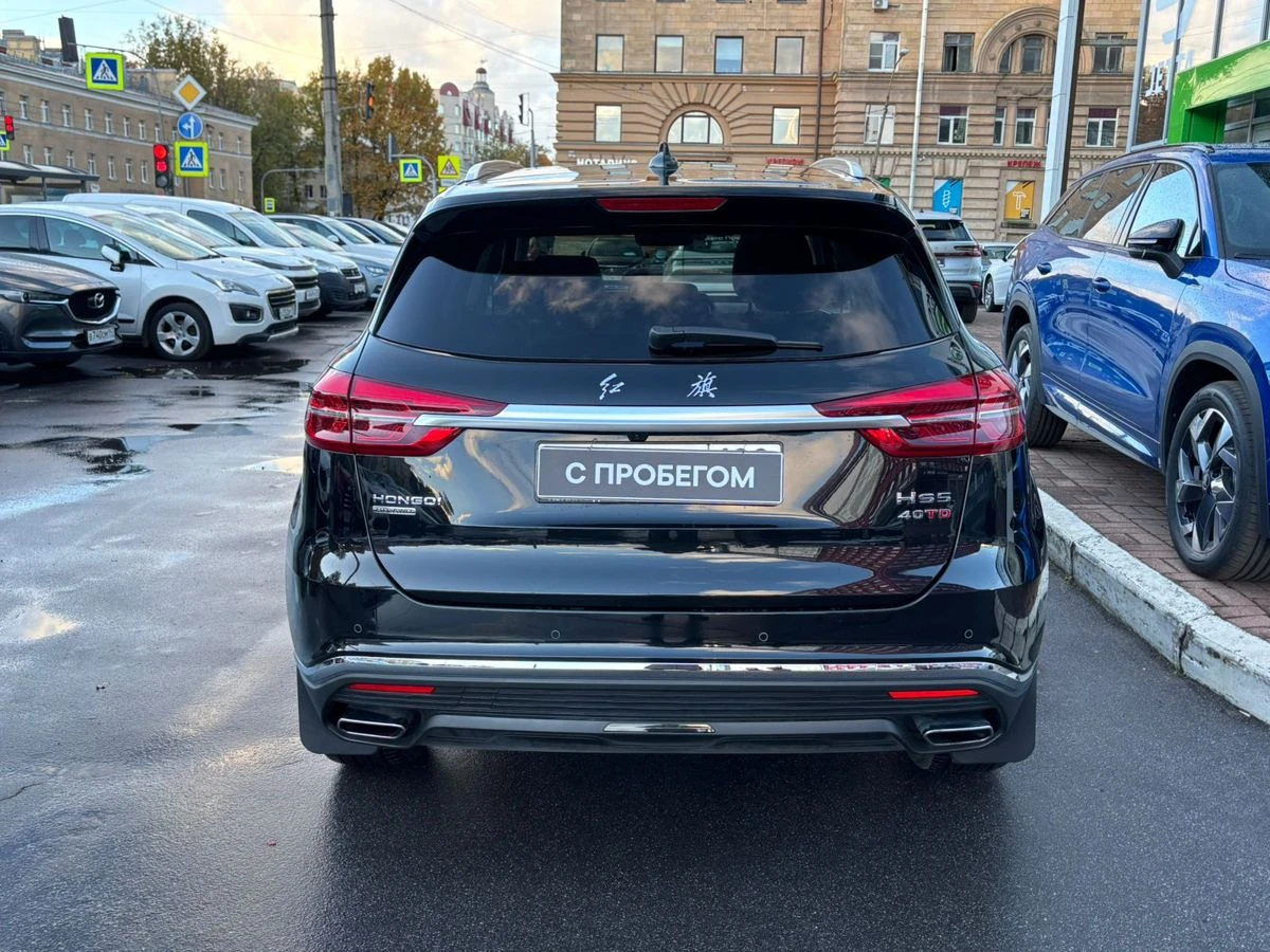 Hongqi HS5