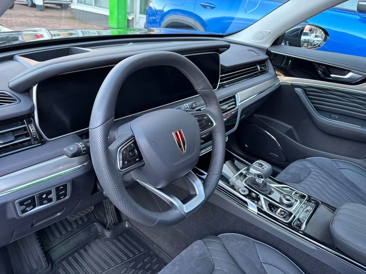 Hongqi HS5