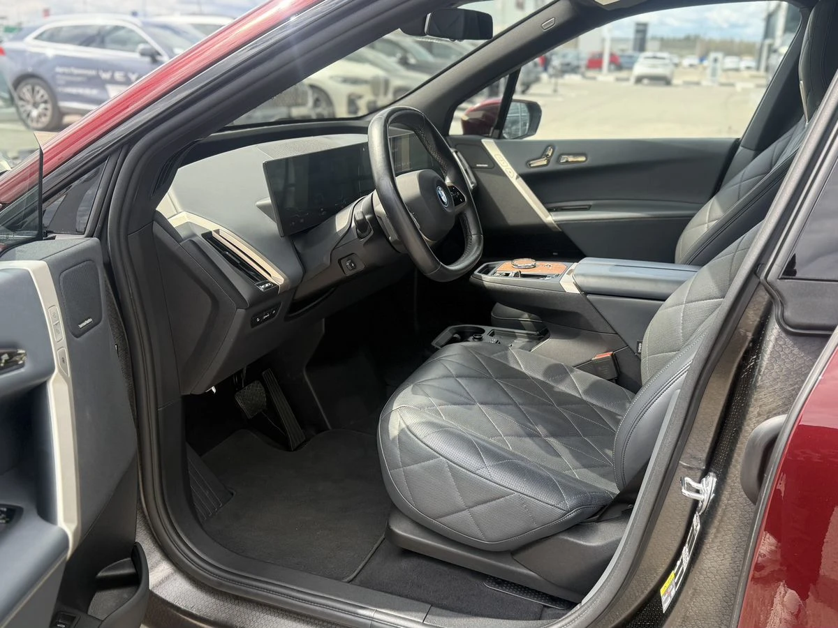 BMW iX