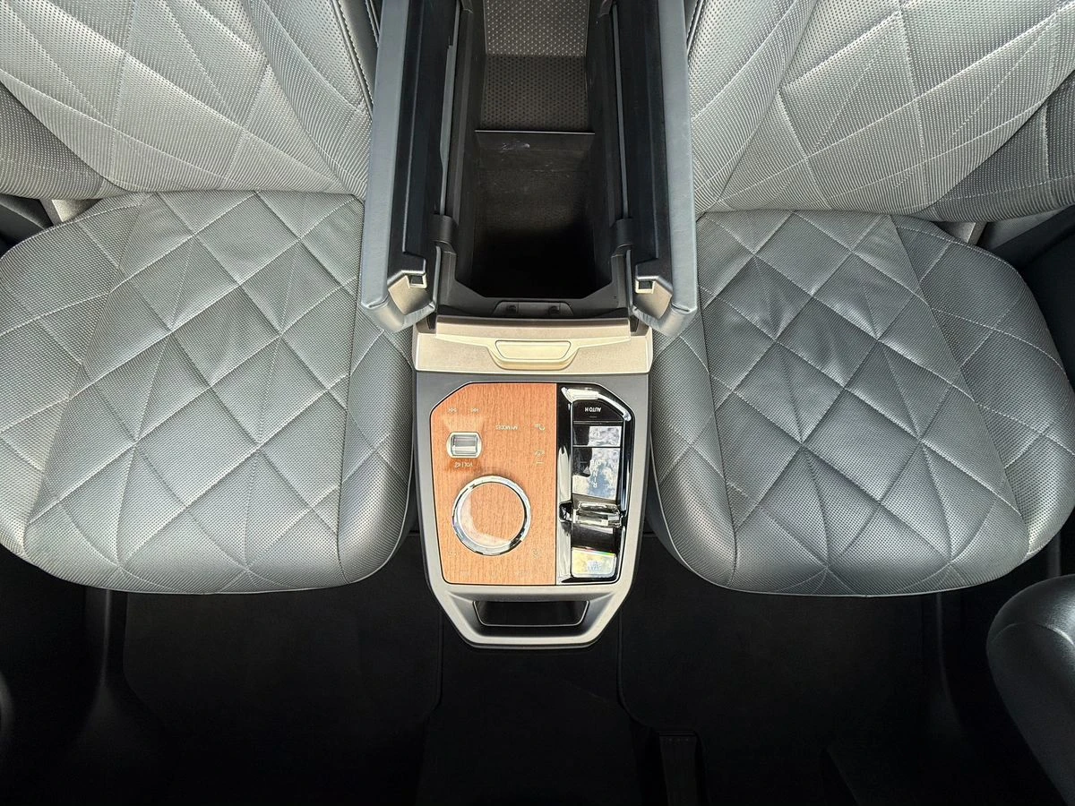BMW iX