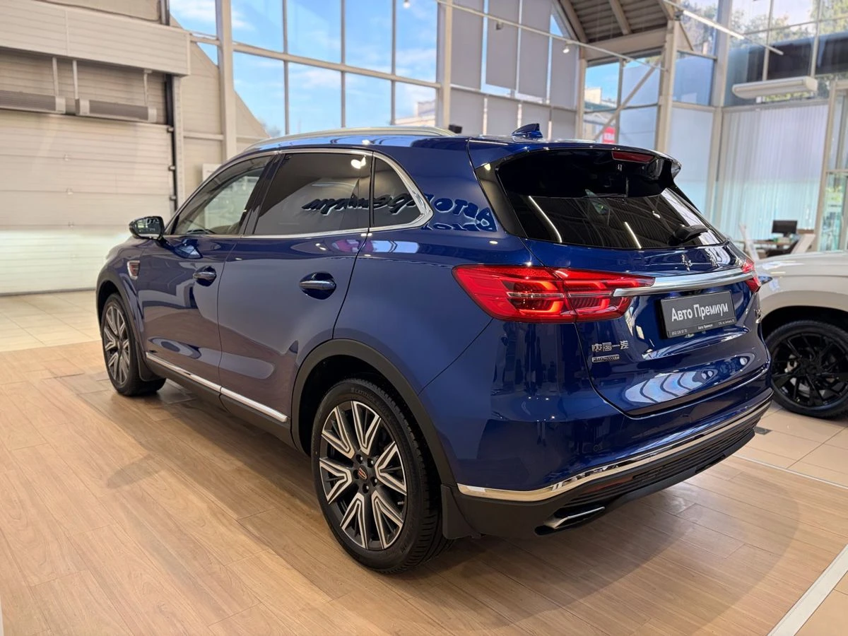 Hongqi HS5