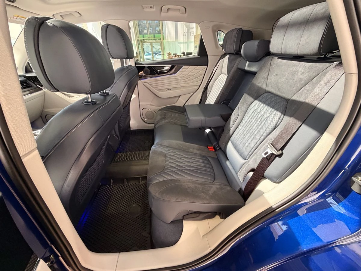 Hongqi HS5
